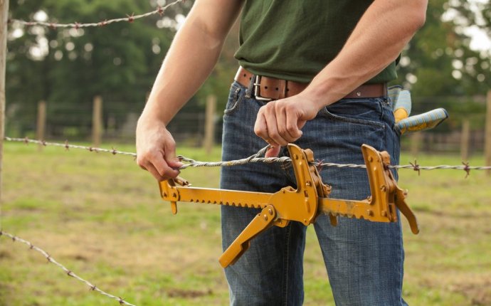 Fence repair tools